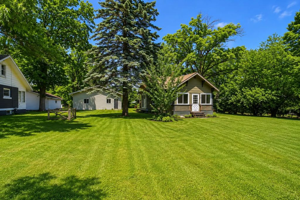 413 1st Street Sw, Crosby