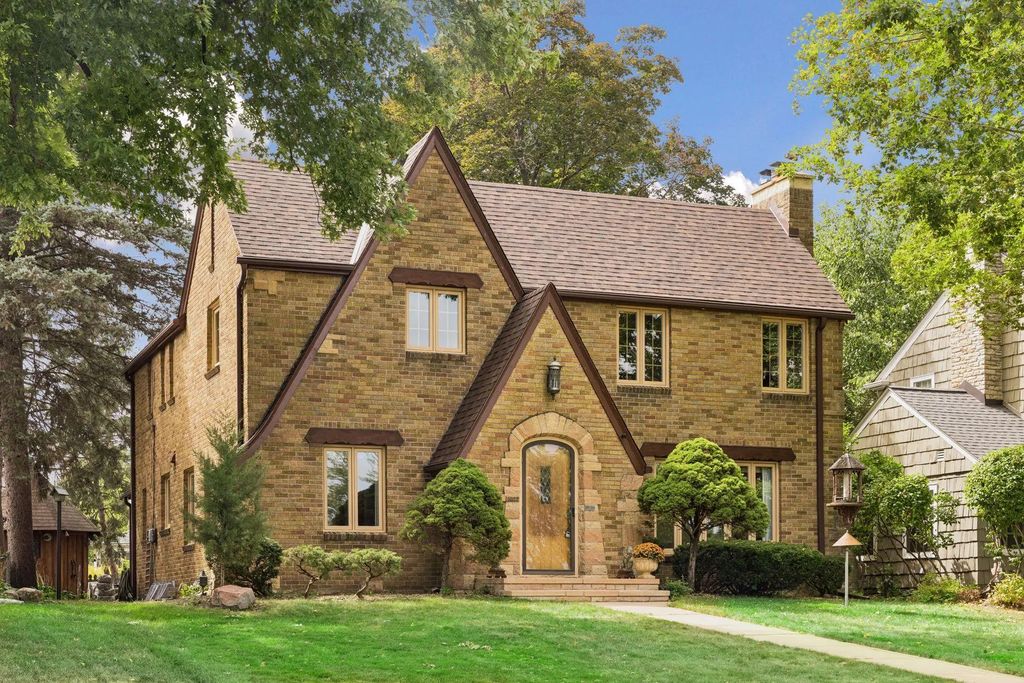 5522 Edgewater Boulevard, Minneapolis
