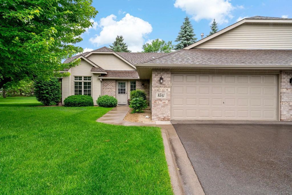 8541 Inverness Lane N, Brooklyn Park