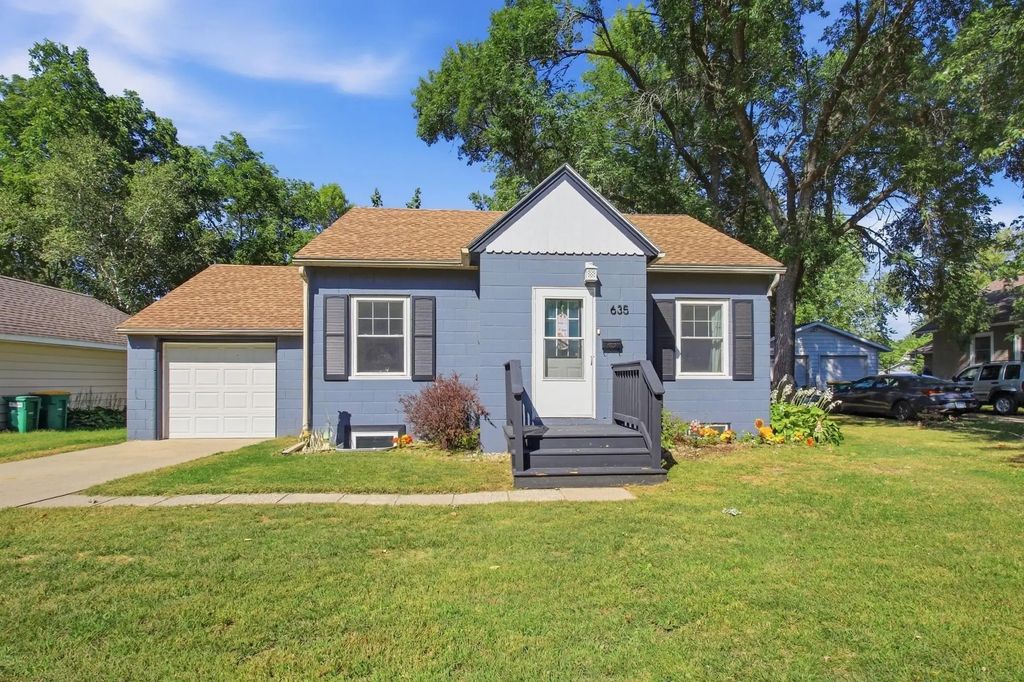 635 E 2nd Street, Litchfield