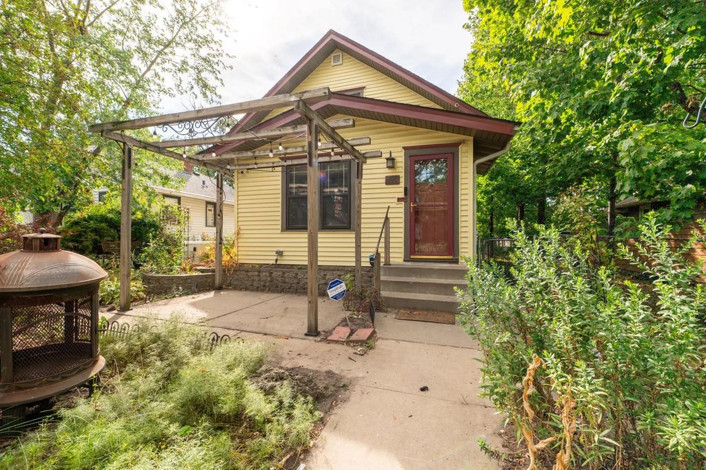 4543 Oliver Avenue N, Minneapolis