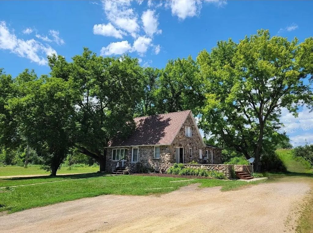 802 Le Hillier Street, Mankato