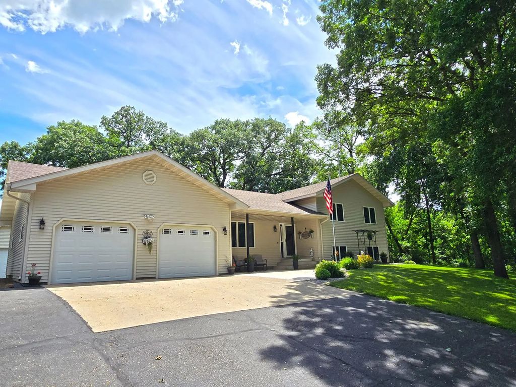 30099 Conita Circle, Paynesville