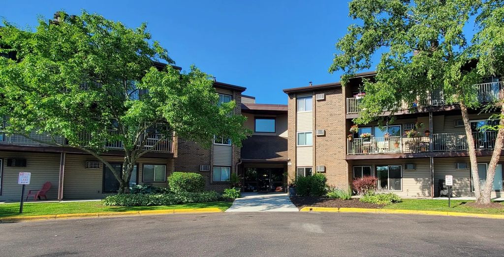 3420 Golfview Drive 121, Eagan