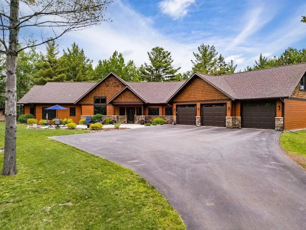 1801 20th Avenue, Two Harbors