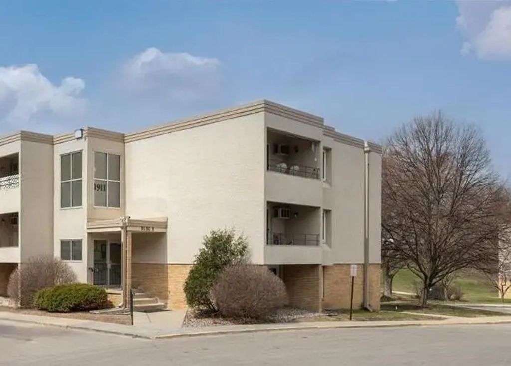 1911 Viking Drive Nw 11, Rochester