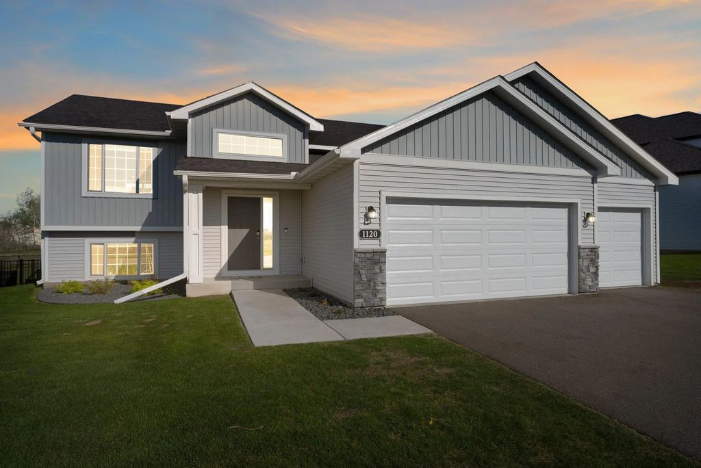 1120 7th Avenue Ne, Isanti