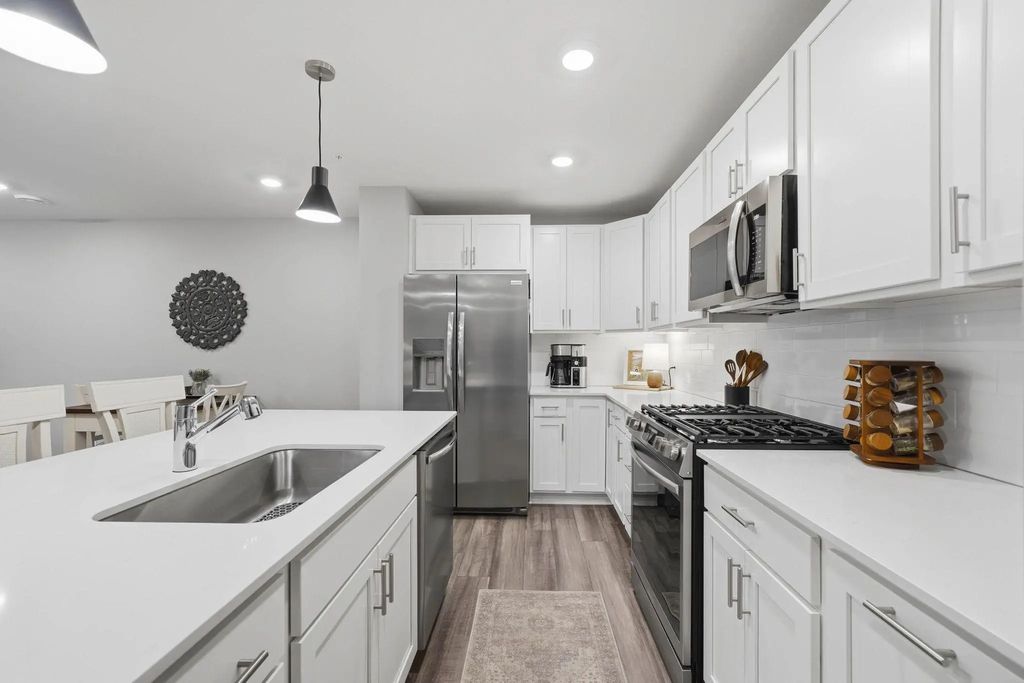 21866 Denton Avenue, Farmington