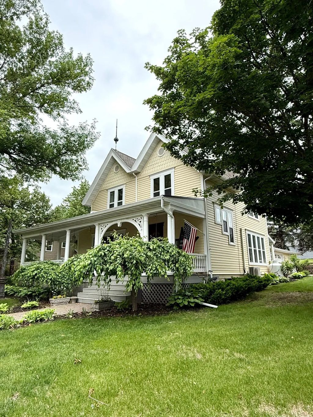 702 Ash Street, Lisbon