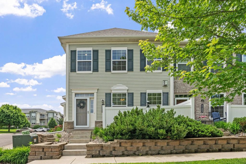 17481 72nd Avenue N, Maple Grove