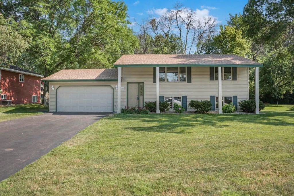 9109 Erickson Court N, Brooklyn Park