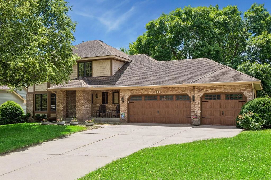 156 Red Oaks Drive, Vadnais Heights