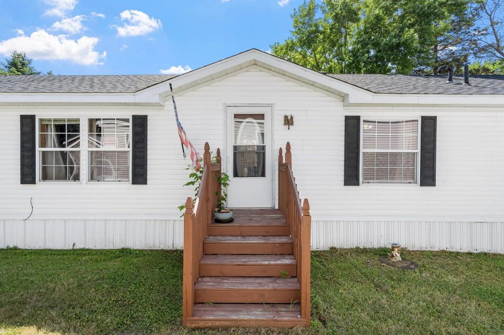 93 Riverside Terrace, Watertown