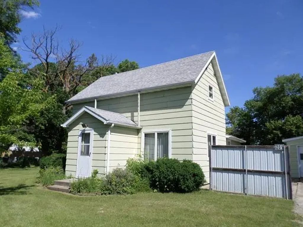 201 Greenwood Street E, Thief River Falls
