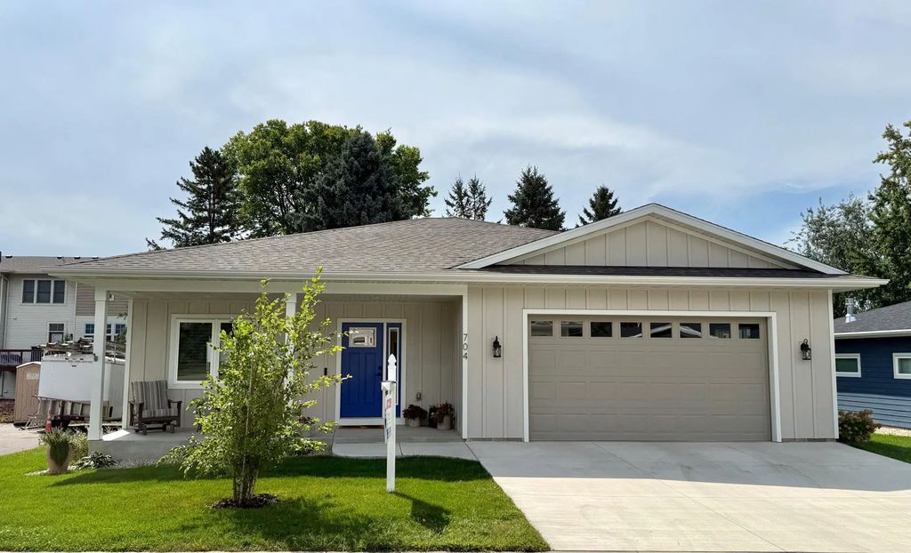 704 Maple Place, Northfield