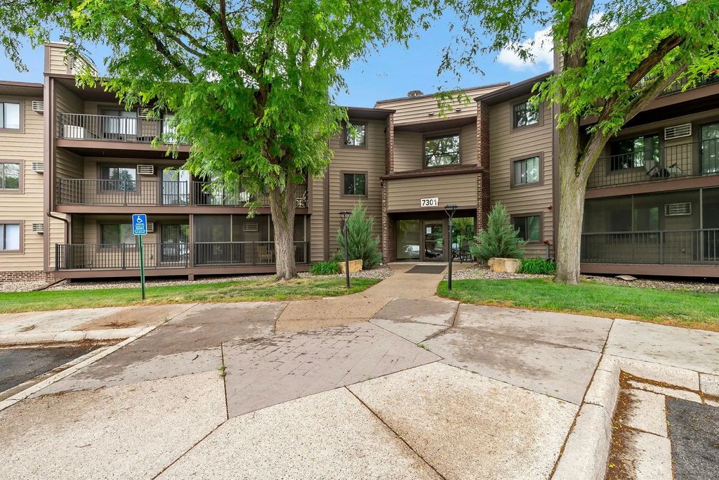 7301 W 101st Street 210, Bloomington