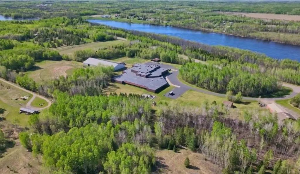8560 State Highway 11 Se, Baudette