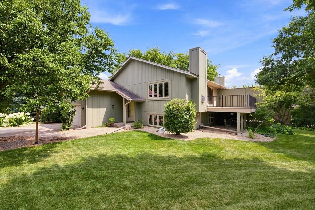 10277 Tarn Circle, Eden Prairie