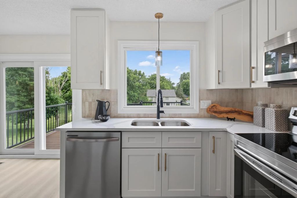 18735 Pennington Avenue, Eden Prairie