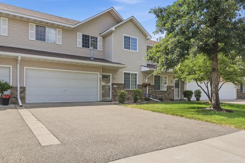 3176 Juniper Lane E, Woodbury