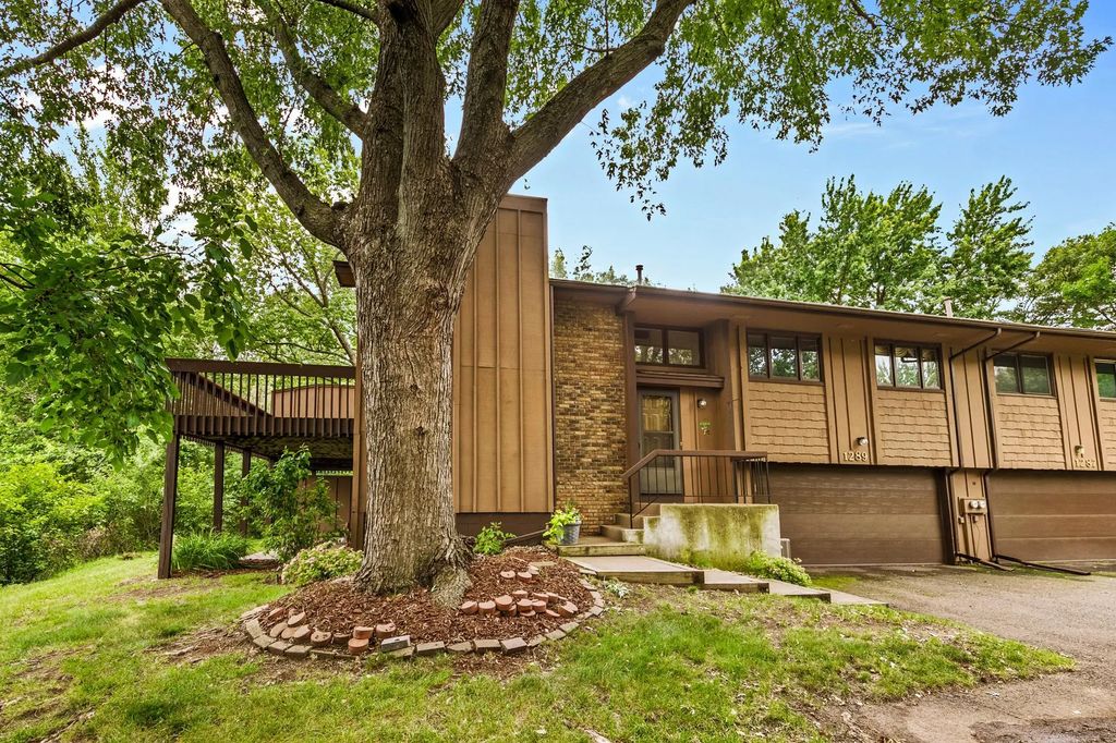 1289 Bridle Path Court, White Bear Lake