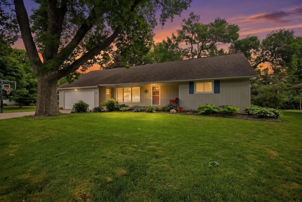 2022 Grand Avenue, Albert Lea