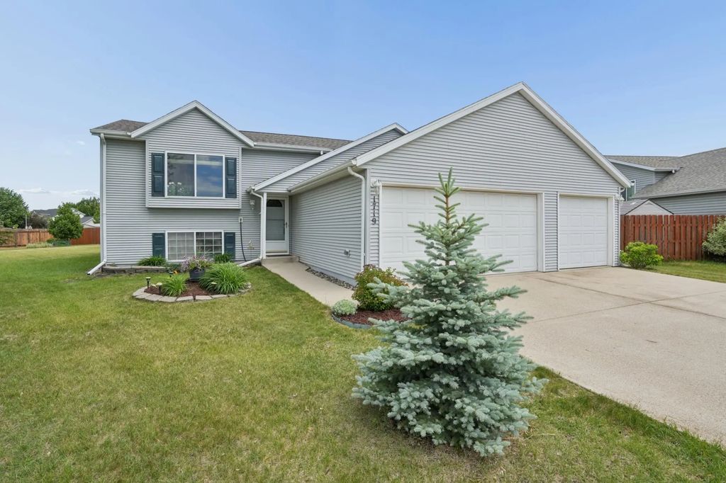 1719 Huntington Court, West Fargo