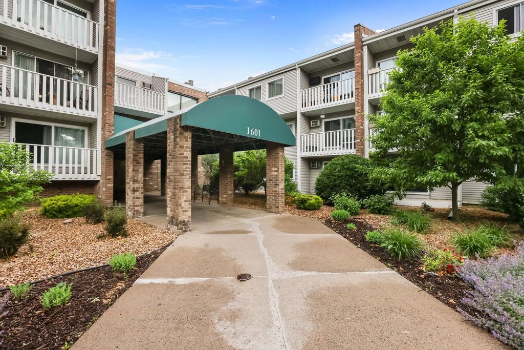 1601 N Innsbruck Drive 155, Fridley