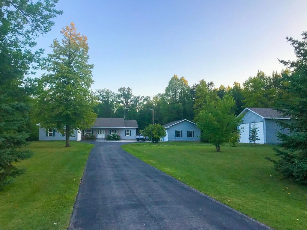 1923 State Highway 11 Se, Baudette