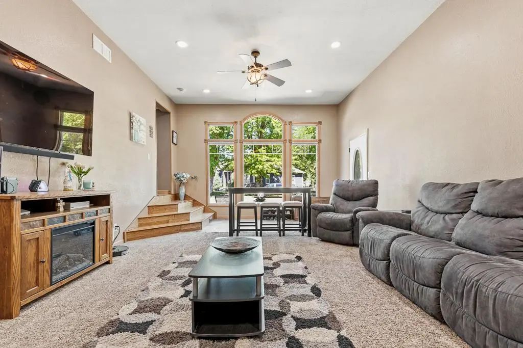 313 7th Street W, Canby