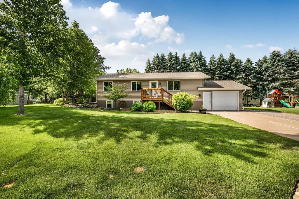 2135 247th Street, Saint Augusta