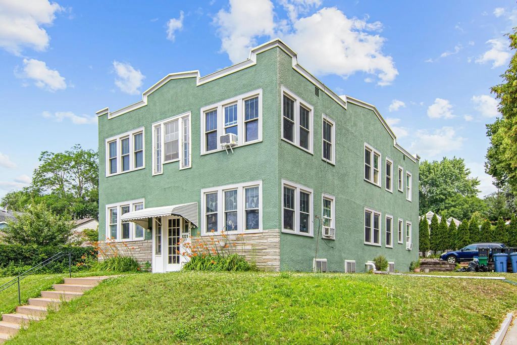1221 29th Avenue Ne, Minneapolis