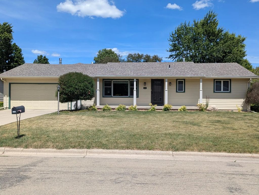 1111 Skylark Lane, Albert Lea