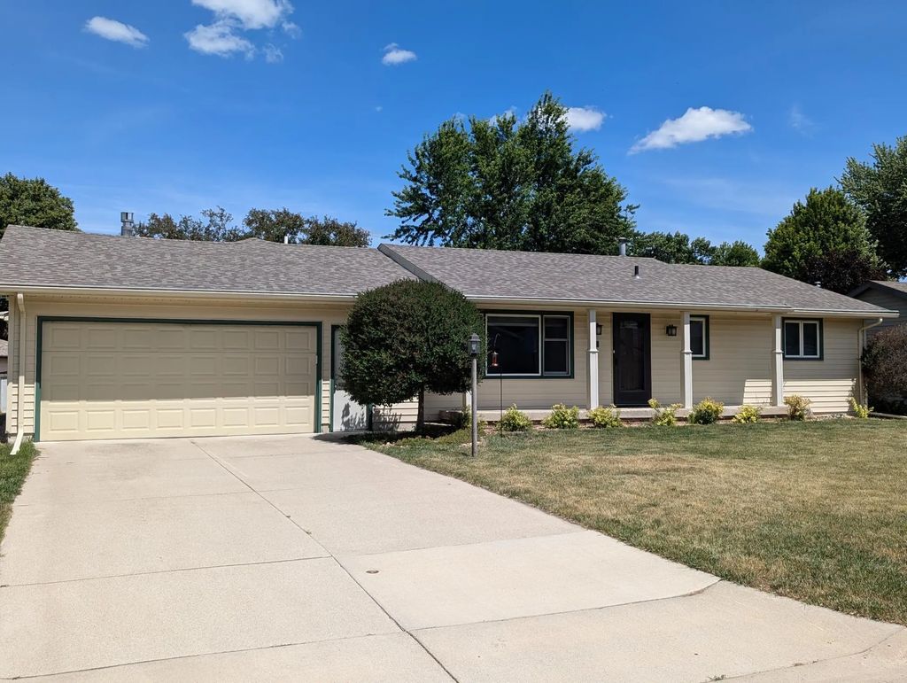1111 Skylark Lane, Albert Lea