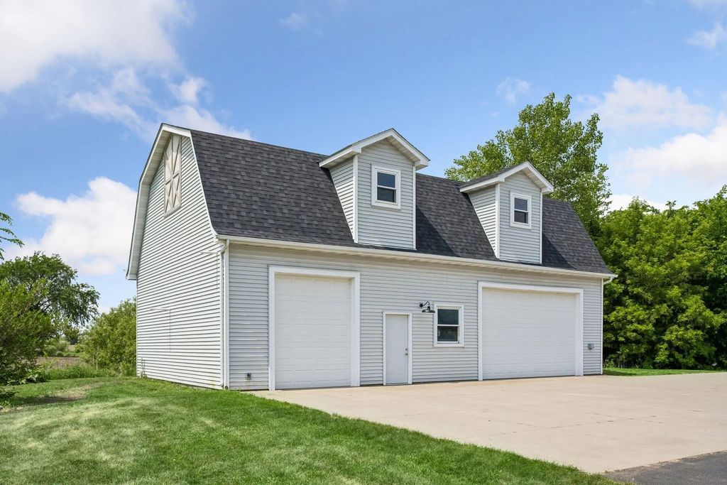 10205 Heather Lane, Rogers