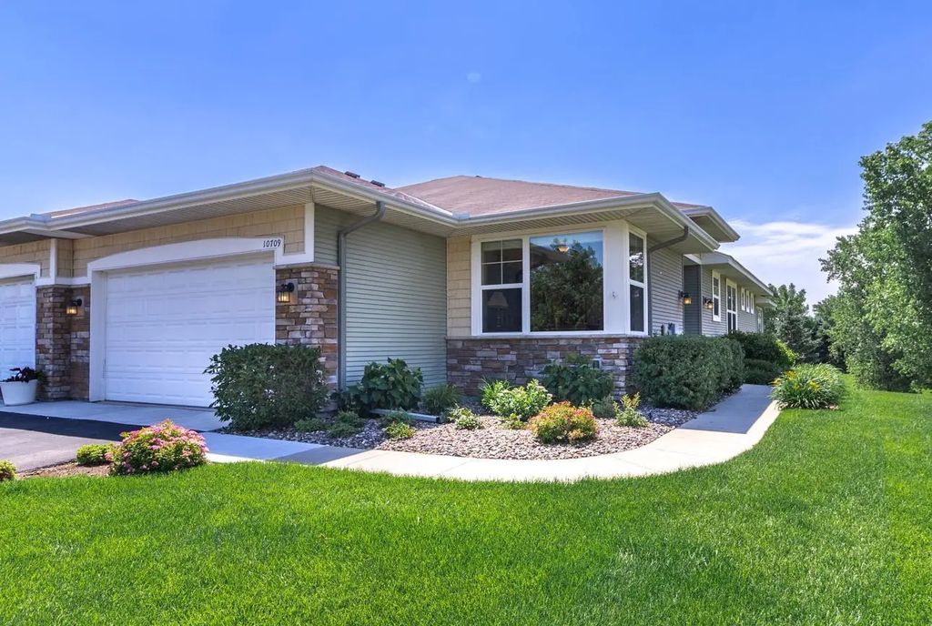 10709 Kingsfield Lane, Woodbury