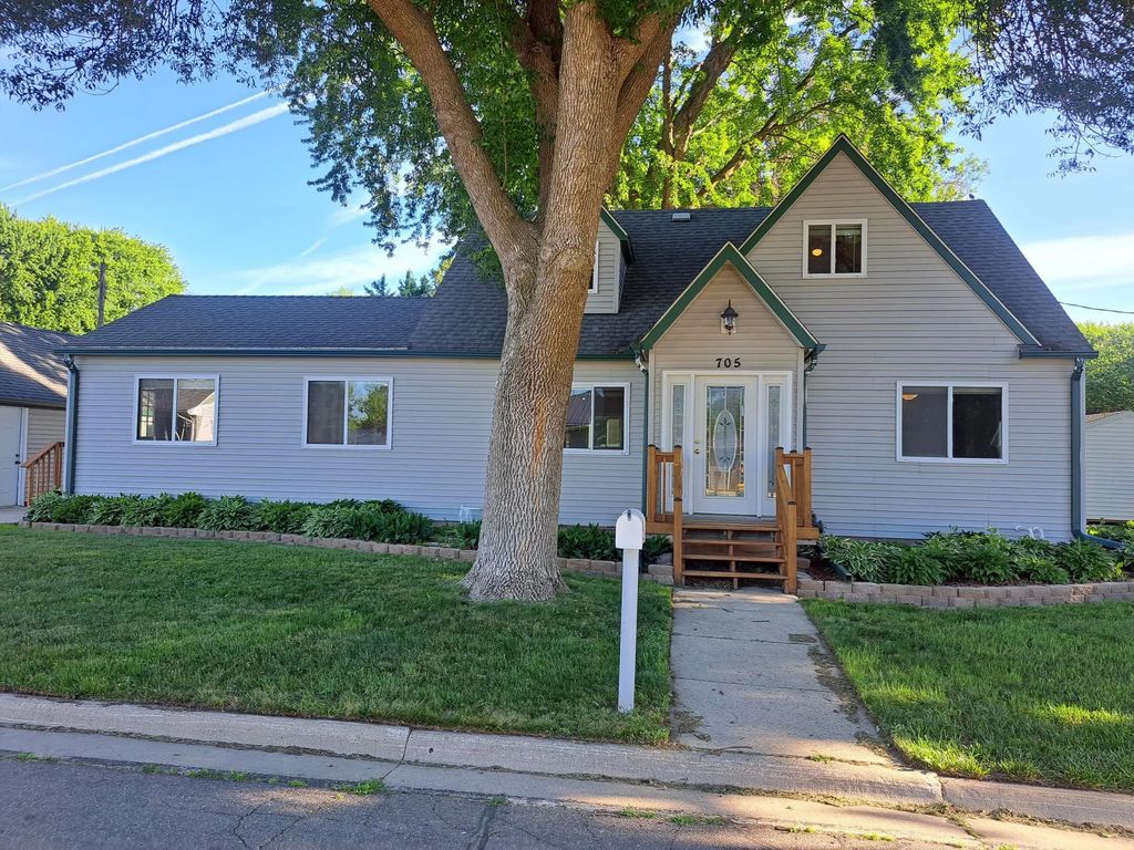 705 Glenview Drive, Albert Lea