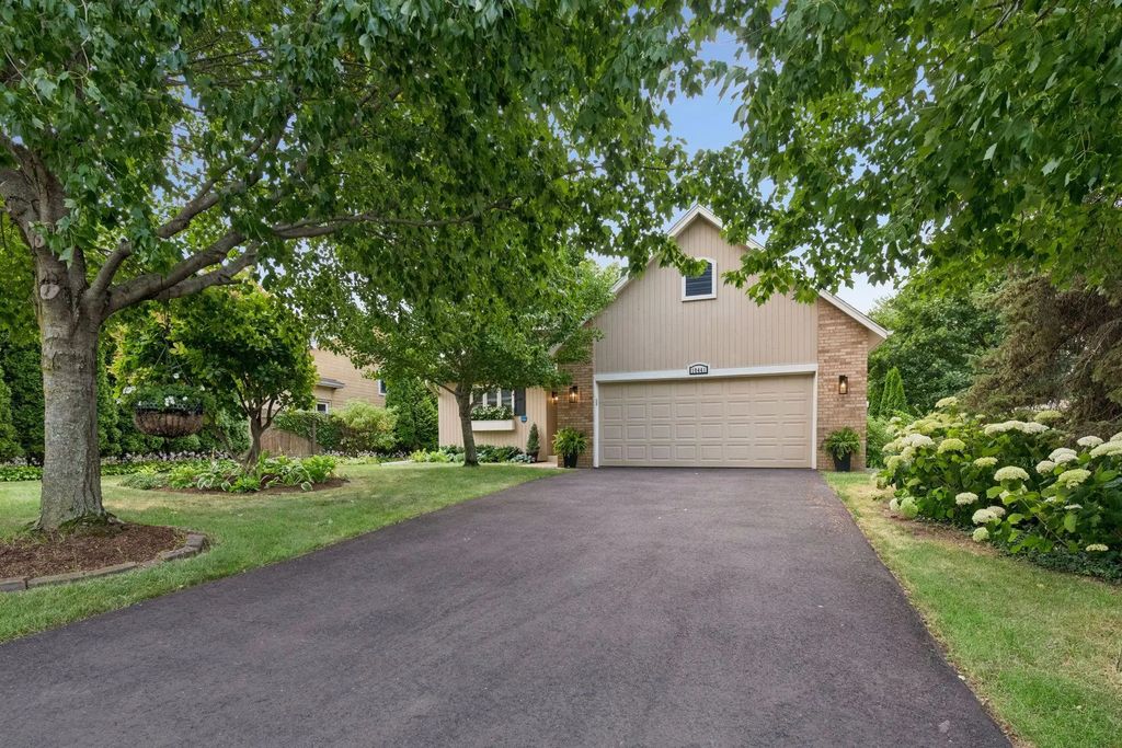 10441 Lee Drive, Eden Prairie