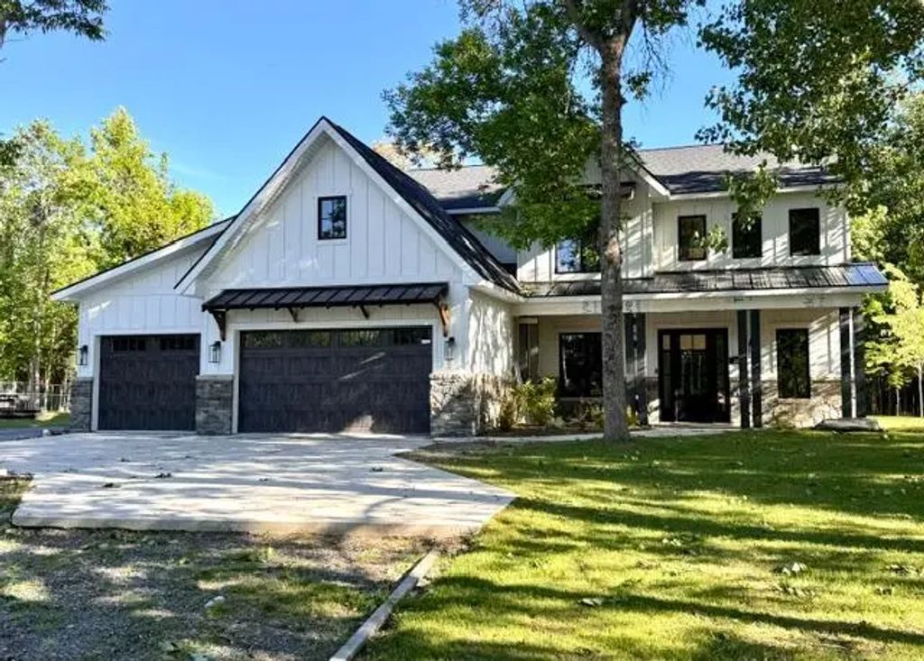 305 Shorewood Drive, International Falls