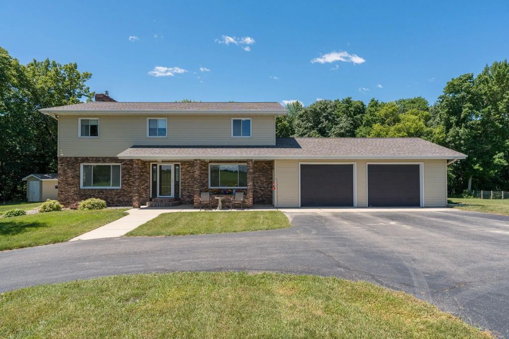 24100 577th Lane, Mankato
