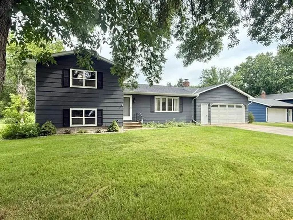 103 Northwood Drive, Redwood Falls