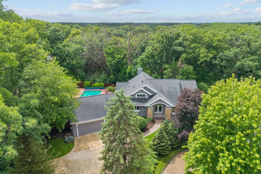 2700 Ashbourne Road, Minnetonka