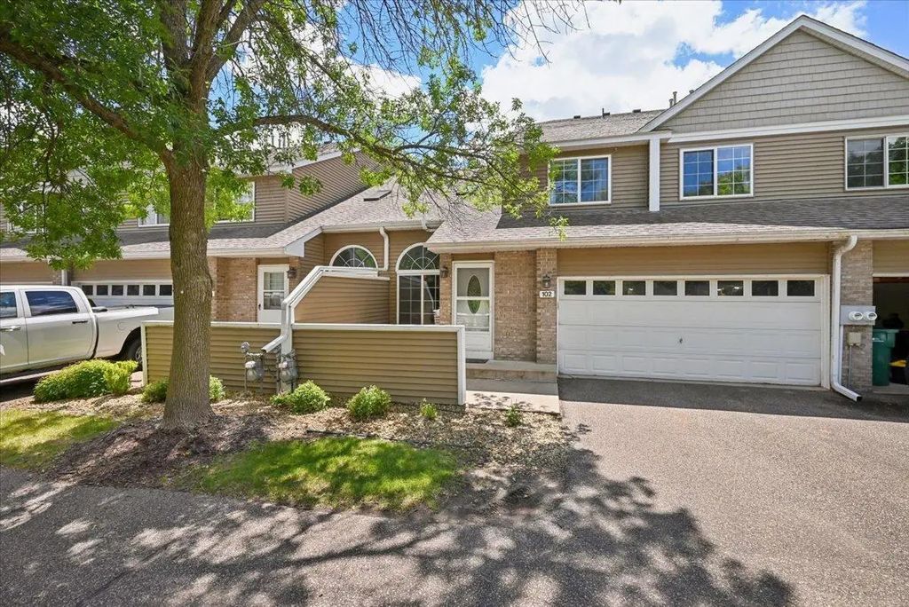 102 Primrose Court, Vadnais Heights
