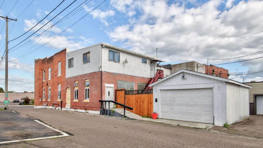 110 W 2nd Street N, Ladysmith