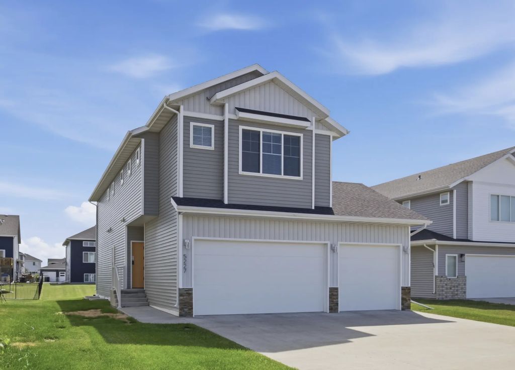 5227 11th Street W, West Fargo