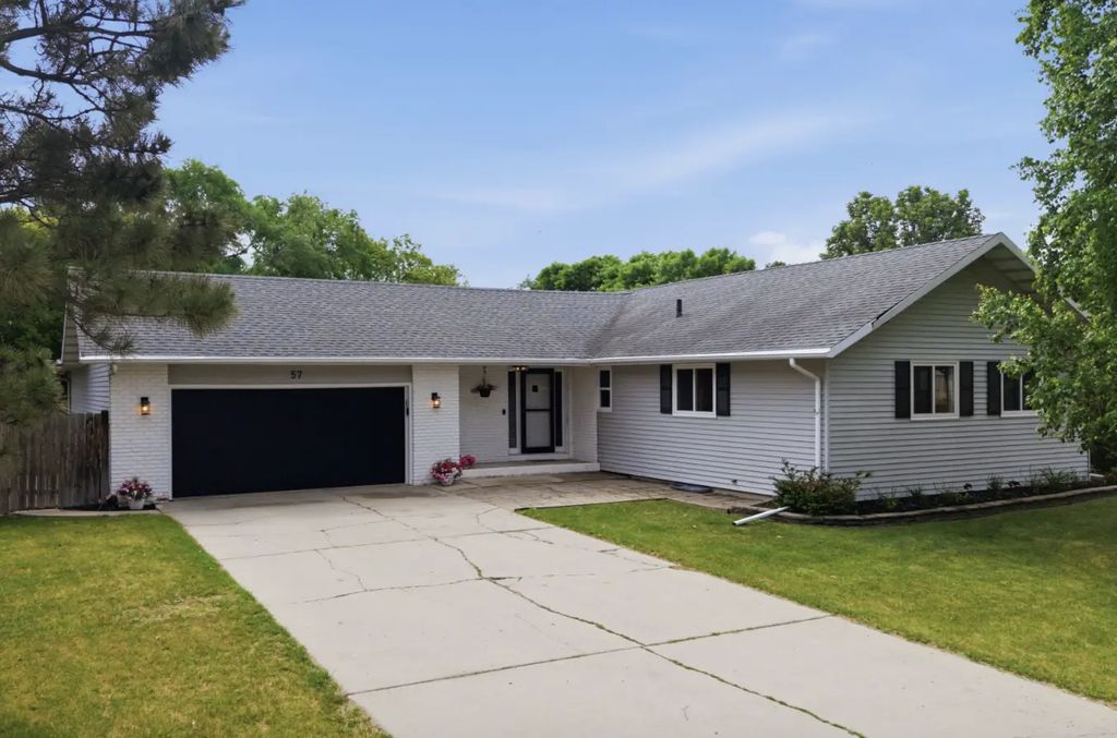57 Prairiewood Drive S, Fargo