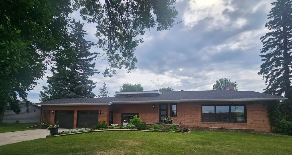 1310 4th Street N, Wahpeton