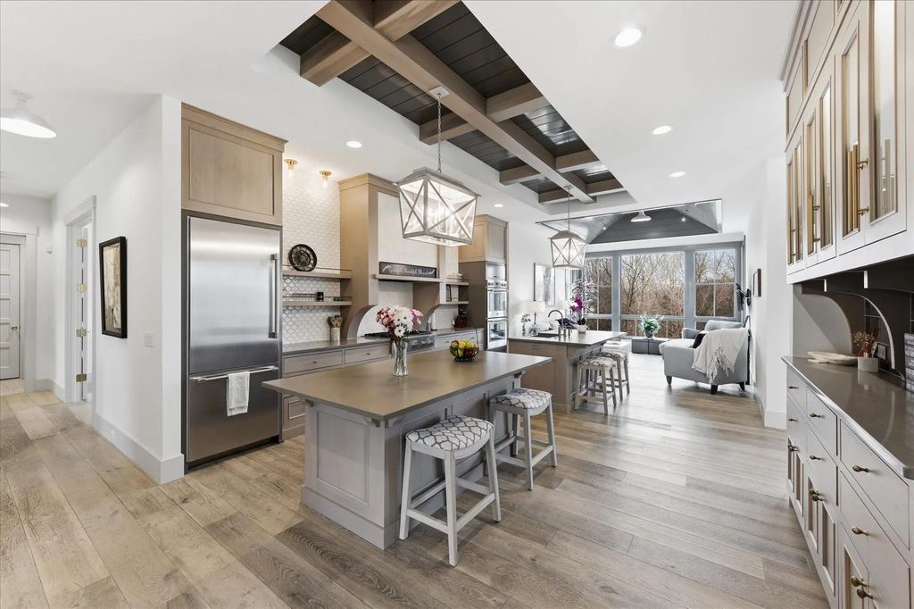 9810 Sky Lane, Eden Prairie