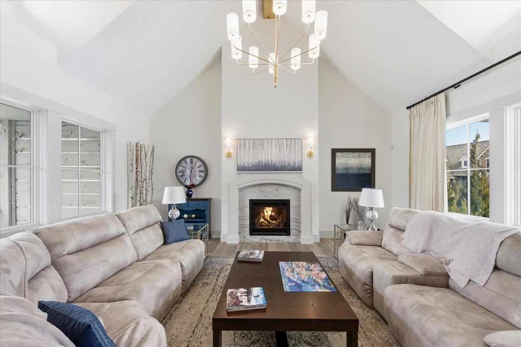 9810 Sky Lane, Eden Prairie