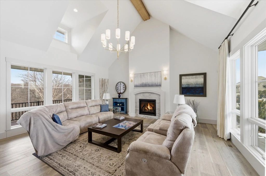 9810 Sky Lane, Eden Prairie